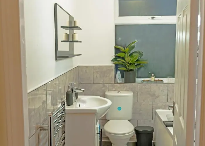 A Cosy, Elegant 3 Bed 公寓 *