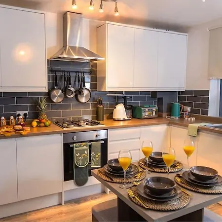 A Cosy, Elegant 3 Bed * Leeds (West Yorkshire)