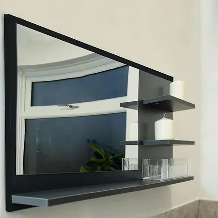 A Cosy, Elegant 3 Bed * Leeds (West Yorkshire)