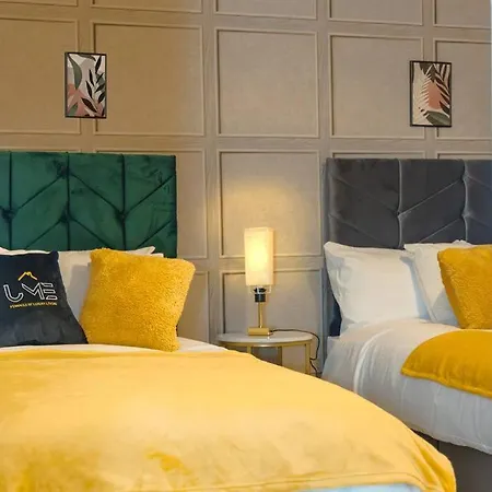 A Cosy, Elegant 3 Bed Leeds (West Yorkshire)