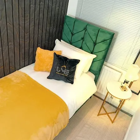 A Cosy, Elegant 3 Bed Leeds (West Yorkshire)