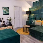 A Cosy, Elegant 3 Bed 公寓 利兹
