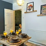 A Cosy, Elegant 3 Bed * 利兹