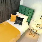 A Cosy, Elegant 3 Bed 利兹